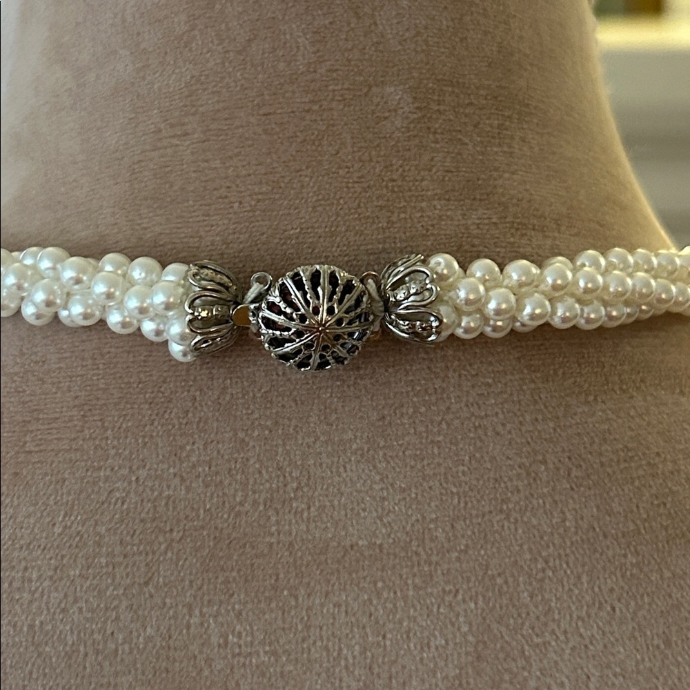 Elegant Braided Faux Pearl Necklace - Picture 3 of 4